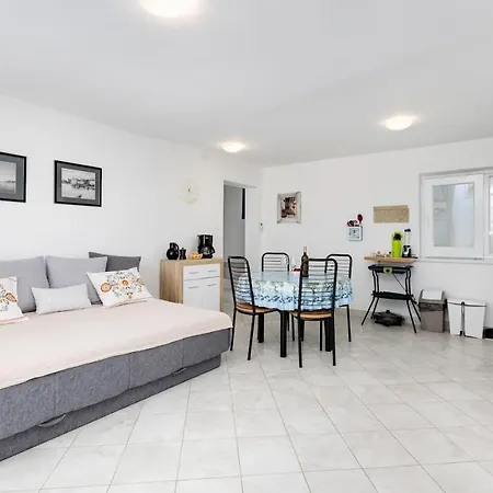 Oleander بيت ضيافة 4*