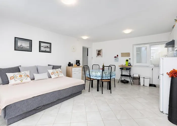 Oleander ゲストハウス 4*