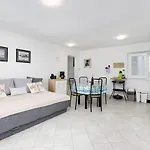 Oleander Πανσιόν 4*